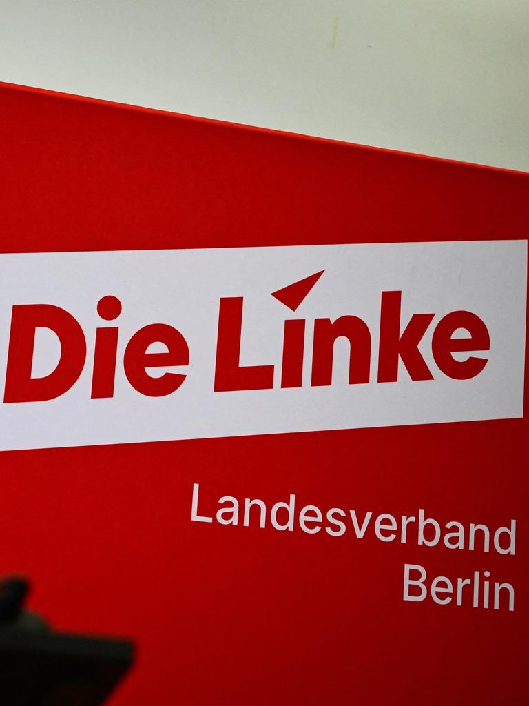 Der Schriftzug "Die Linke - Landesverband Berlin" ist vor einem Landesparteitag der Berliner Linken zu sehen. Der Schriftzug "Die Linke - Landesverband Berlin" ist vor einem Landesparteitag der Berliner Linken zu sehen.