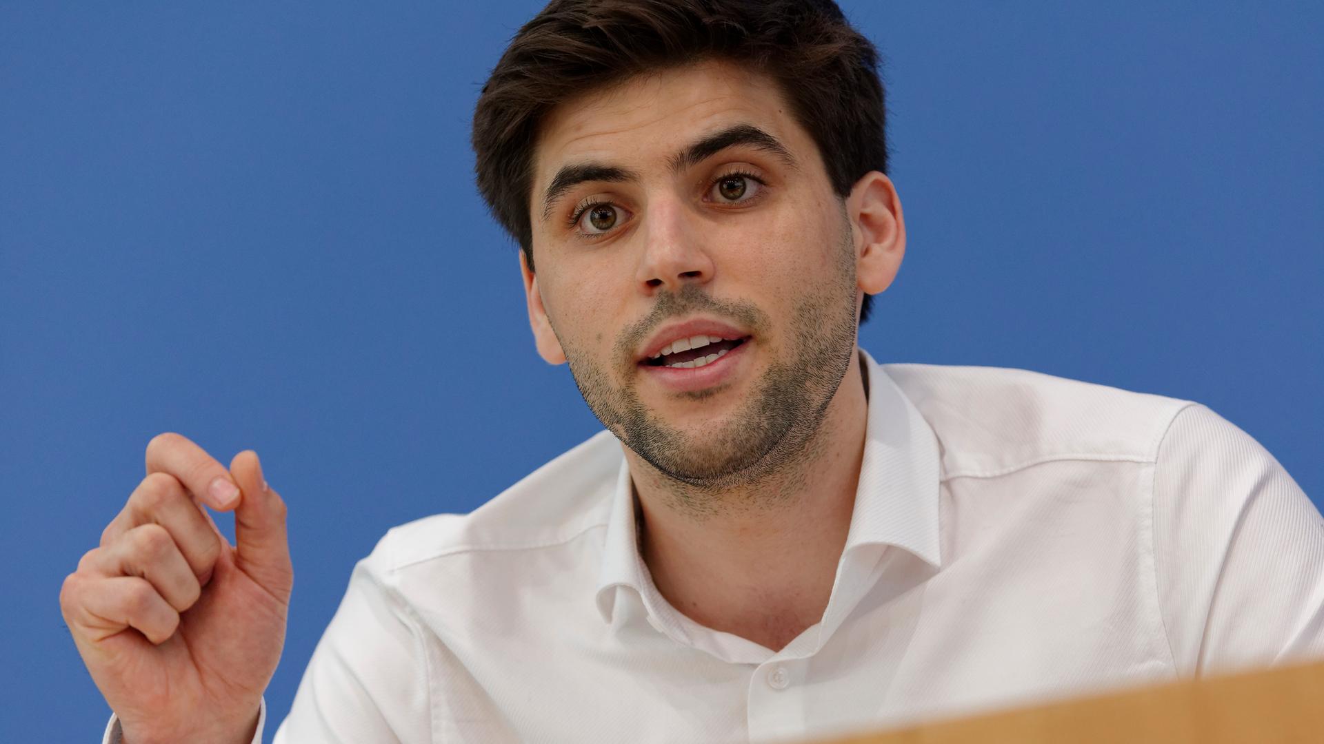 Ron Dekel, Präsident der Jüdischen Studierendenunion Deutschland, sitzt in der Bundespressekonferenz. Ron Dekel, Präsident der Jüdischen Studierendenunion Deutschland, sitzt in der Bundespressekonferenz.