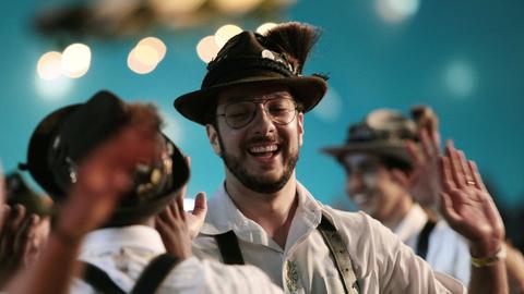 Tänzerinnen und Tänzer nehmen am 24. November 2012 an den Feierlichkeiten zum Oktoberfest in Sao Paulo, Brasilien, teil.