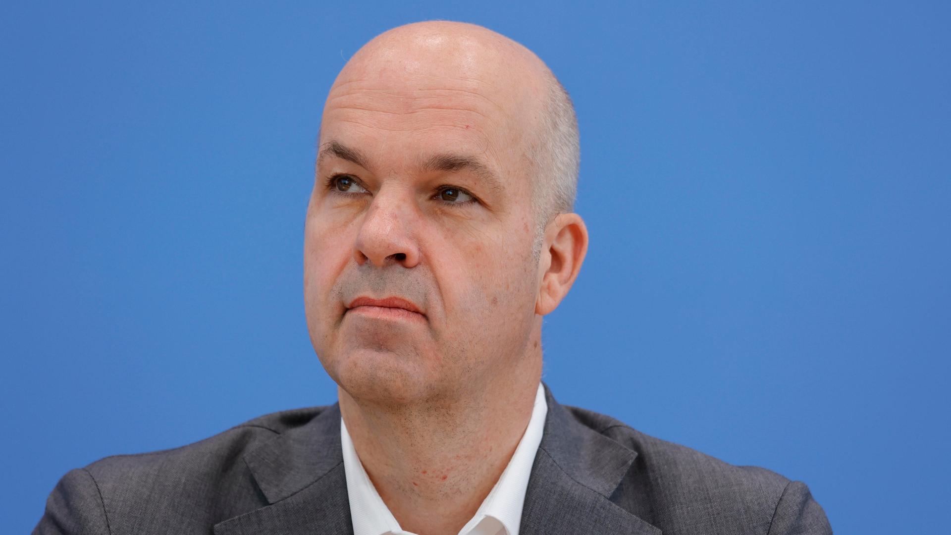 Prof. Marcel Fratzscher, Präsident des Deutschen Institutes für Wirtschaftsforschung (DIW Berlin) im Porträt Prof. Marcel Fratzscher, Präsident des Deutschen Institutes für Wirtschaftsforschung (DIW Berlin) im Porträt