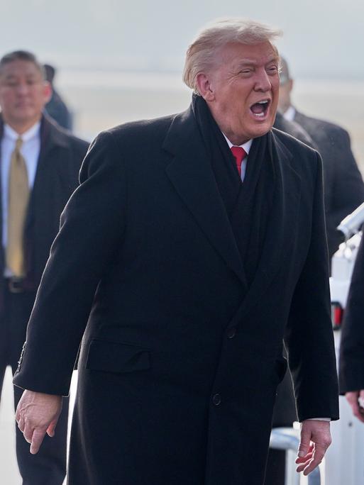 Präsident Donald Trump nach Verlassen der Air Force One am 21.1.2026 auf dem Flughafen in Zürich Präsident Donald Trump nach Verlassen der Air Force One am 21.1.2026 auf dem Flughafen in Zürich