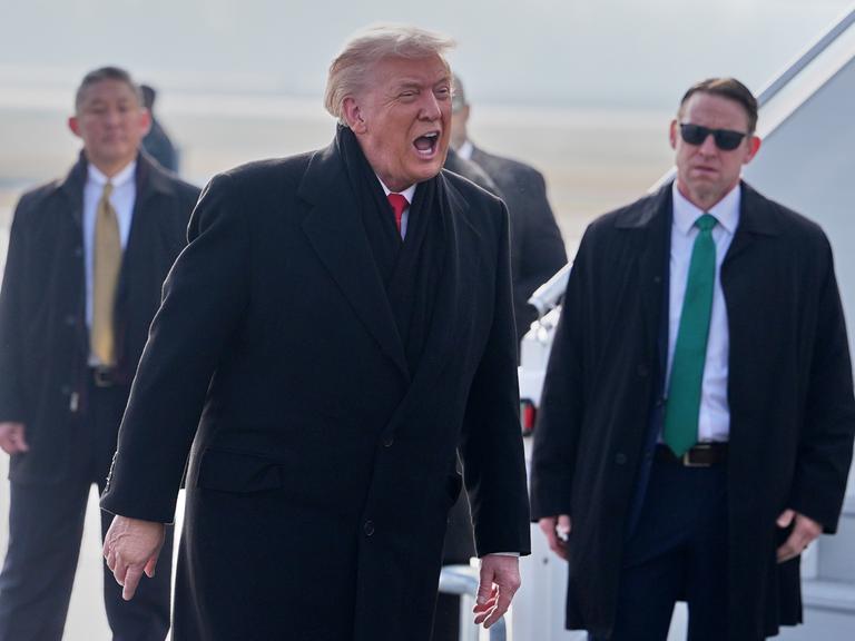 Präsident Donald Trump nach Verlassen der Air Force One am 21.1.2026 auf dem Flughafen in Zürich Präsident Donald Trump nach Verlassen der Air Force One am 21.1.2026 auf dem Flughafen in Zürich