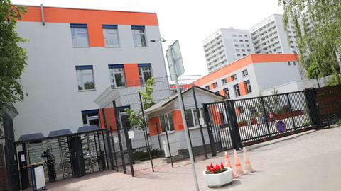 Außenansicht mit dem Haupteingang der Deutschen Schule Moskau