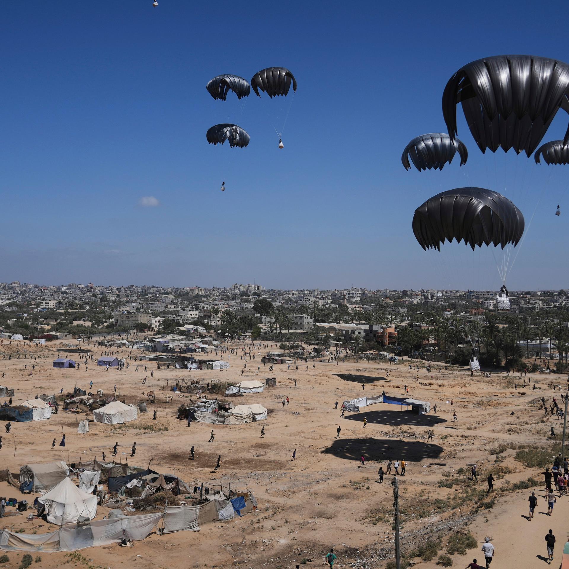 Nahost-Krieg - Bundeswehr beginnt mit Abwurf von Hilfsgütern aus der Luft über Gazastreifen