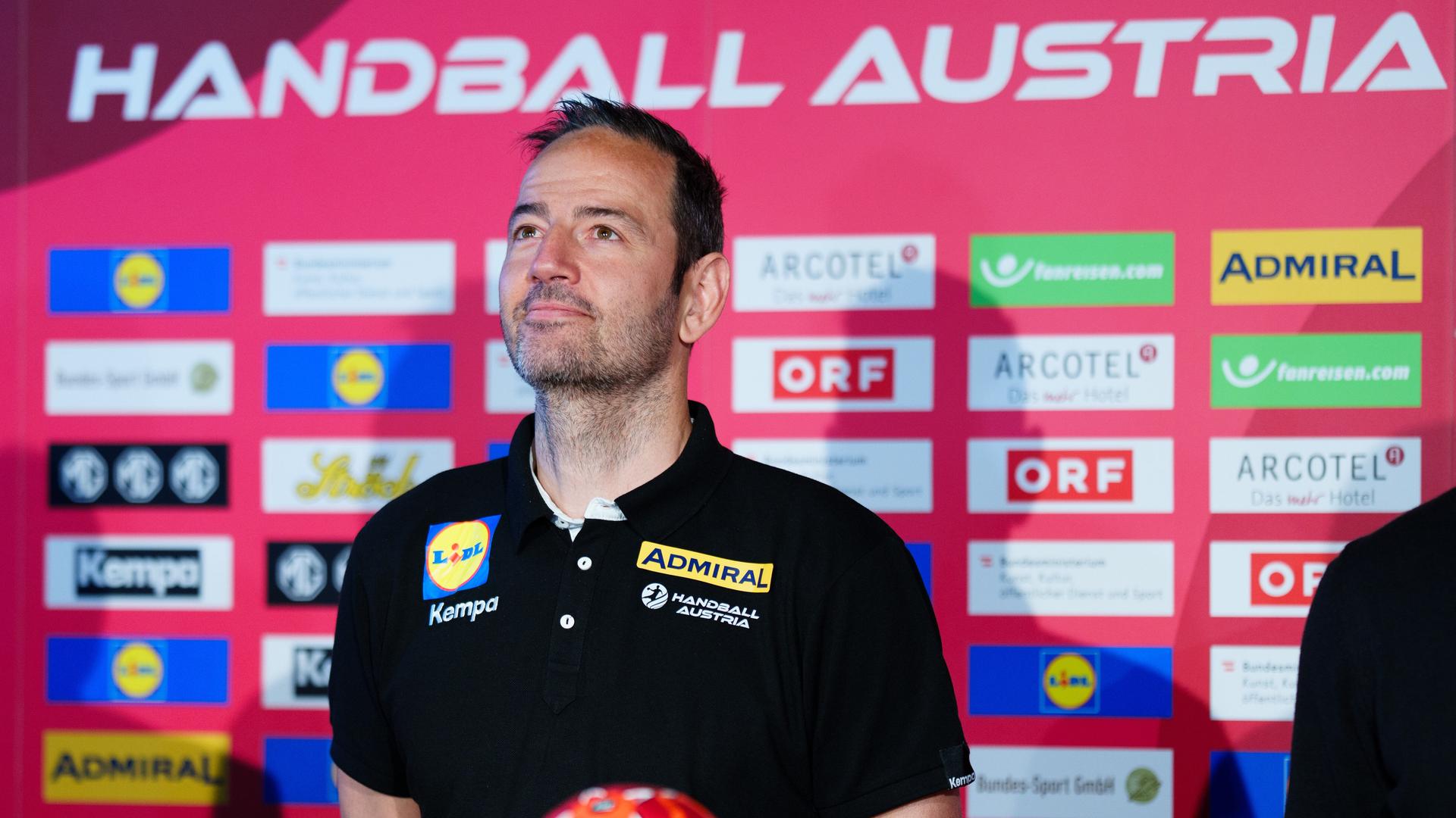 Der neue Trainer Iker Romero im Rahmen der Präsentation des neuen ÖHB-Teamchefs der Männer in Wien.