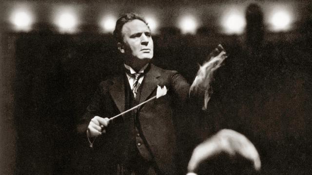 Bruno Walter dirigiert in Berlin - zu sehen auf einem Schwarzweißfoto aus etwa dem Jahr 1929.