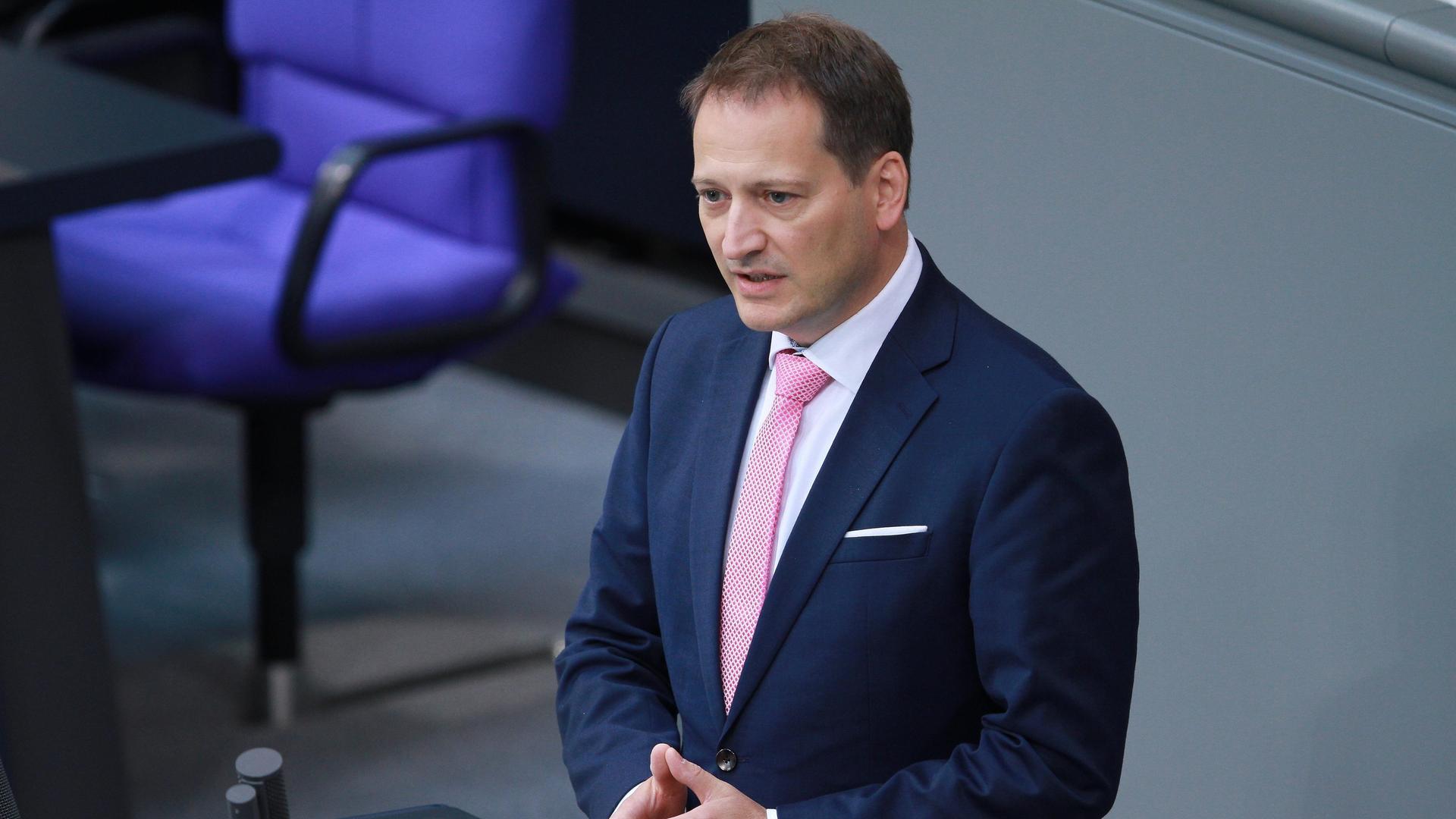 Manuel Höferlin, FDP, spricht im Bundestag.