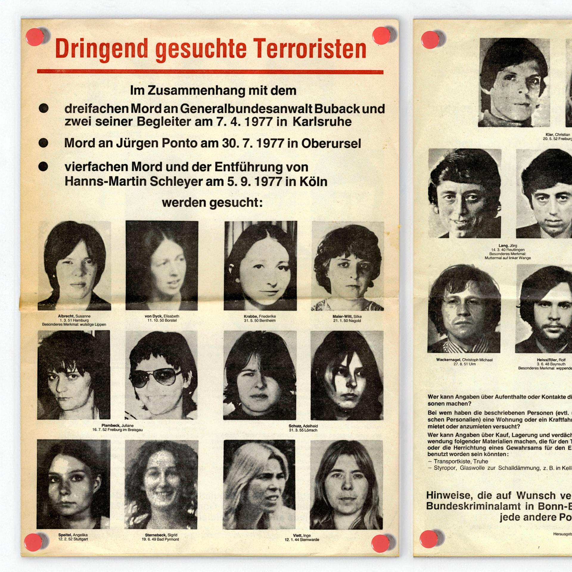 Schwarzweißes RAF-Fahndungsplakat von 1977 mit den Gesichtern gesuchter Terroristen