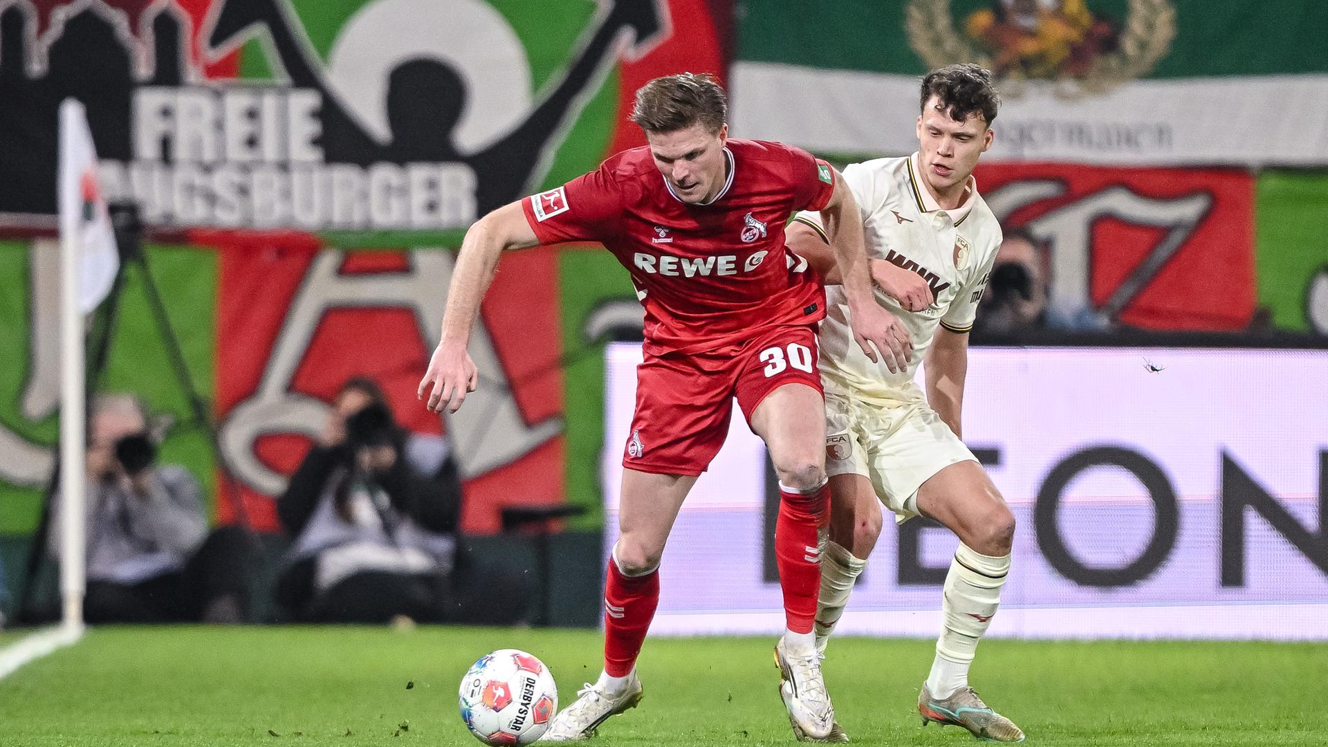 Eine Szene aus dem Bundesligaspiel zwischen dem FC Augsburg und dem FC Köln.