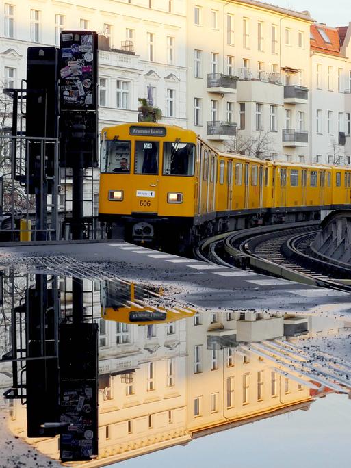 Die U-Bahnlinie U3 unterwegs nach Krumme Lanke. 