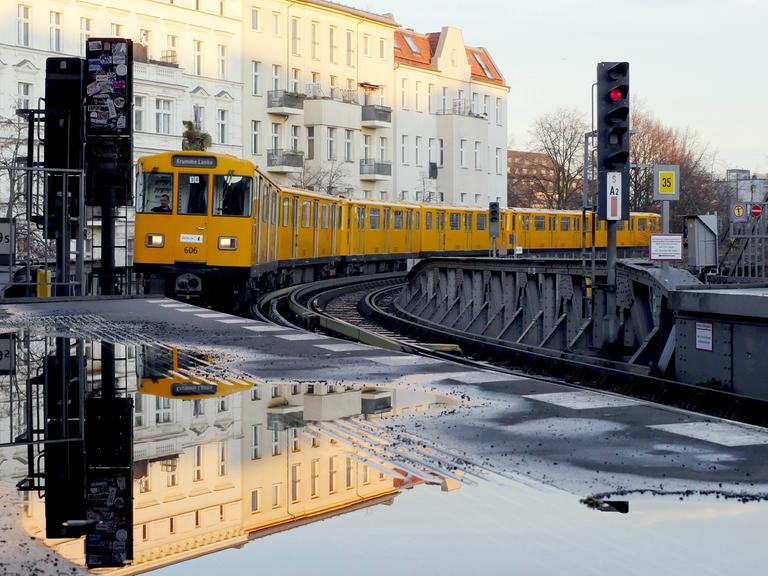 Die U-Bahnlinie U3 unterwegs nach Krumme Lanke. 