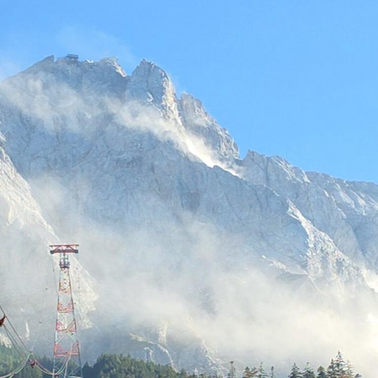 Felssturz an der Zugspitze: Abbruch dauert an