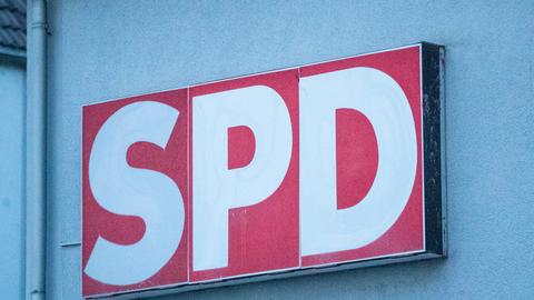 SPD-Logo auf einem Gebäude in Köln (Symbolbild).