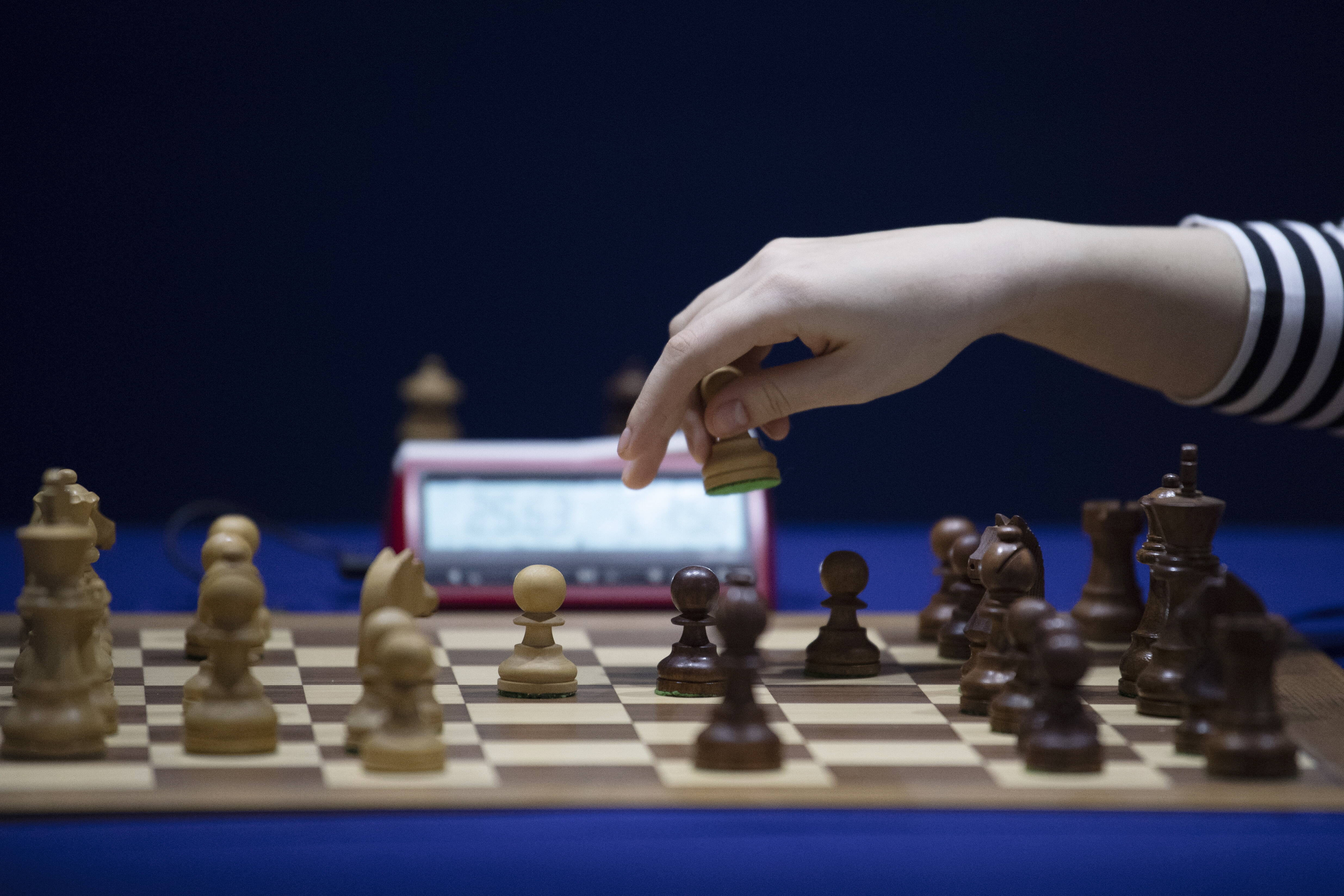 Schach FIDE schließt trans Frauen von Frauen-Wettbewerben aus