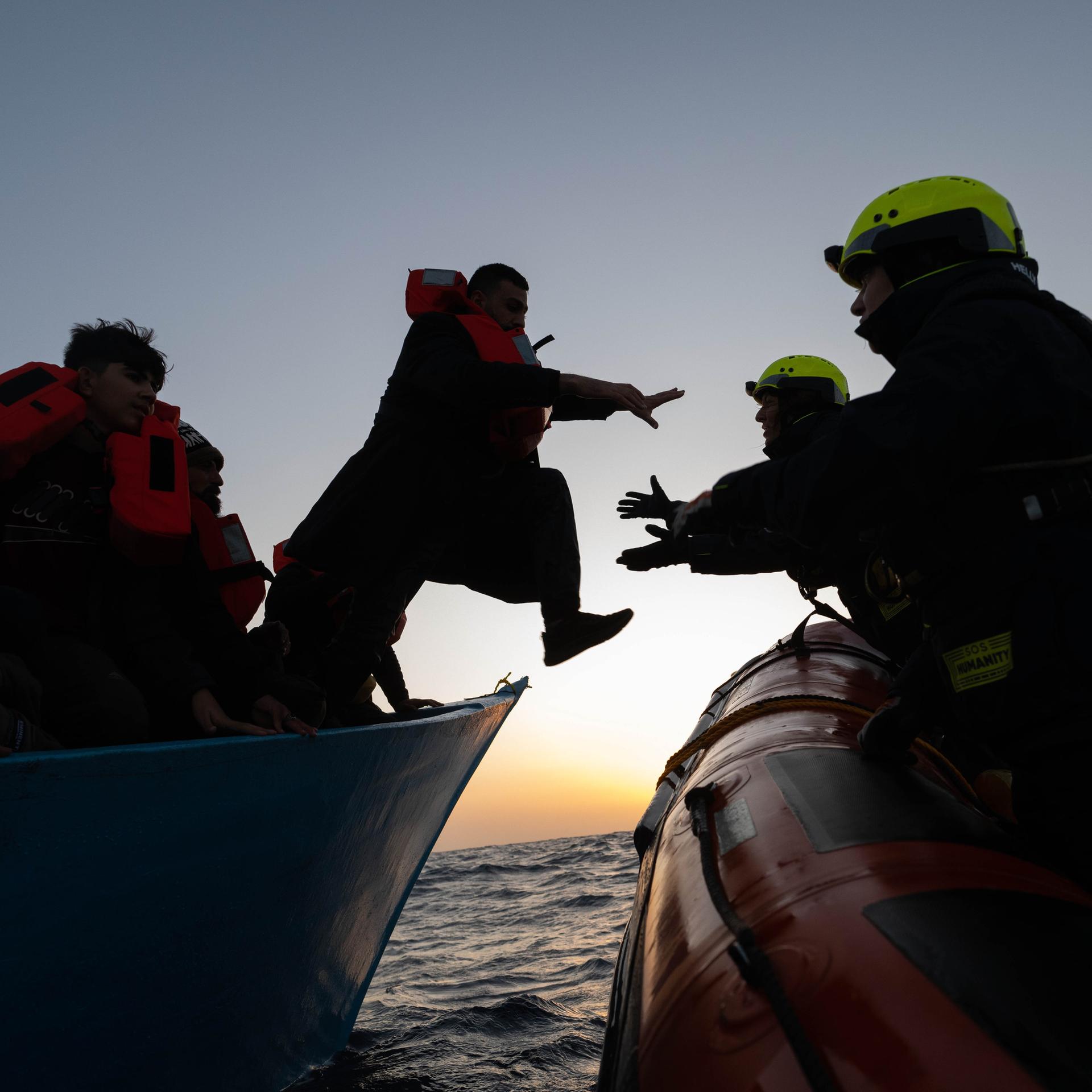 Zivile Seenotrettung - Romans gefährliche Arbeit auf dem Mittelmeer