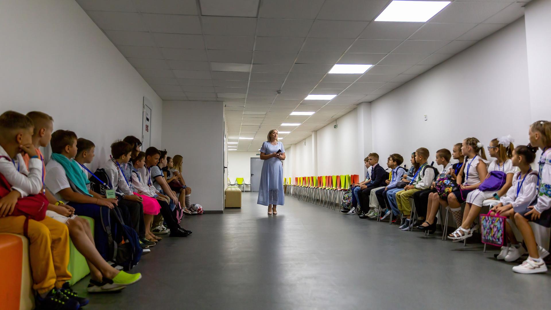 Schulkinder in Odessa während einer Übung in einem Bombenkeller am 1. September 2022  Schulkinder in Odessa während einer Übung in einem Bombenkeller am 1. September 2022