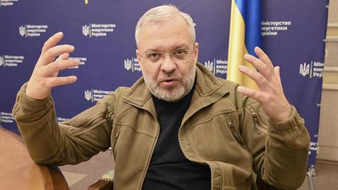 Kiew: Herman Haluschtschenko, damals Energieminister der Ukraine, gestikuliert während eines Interviews.