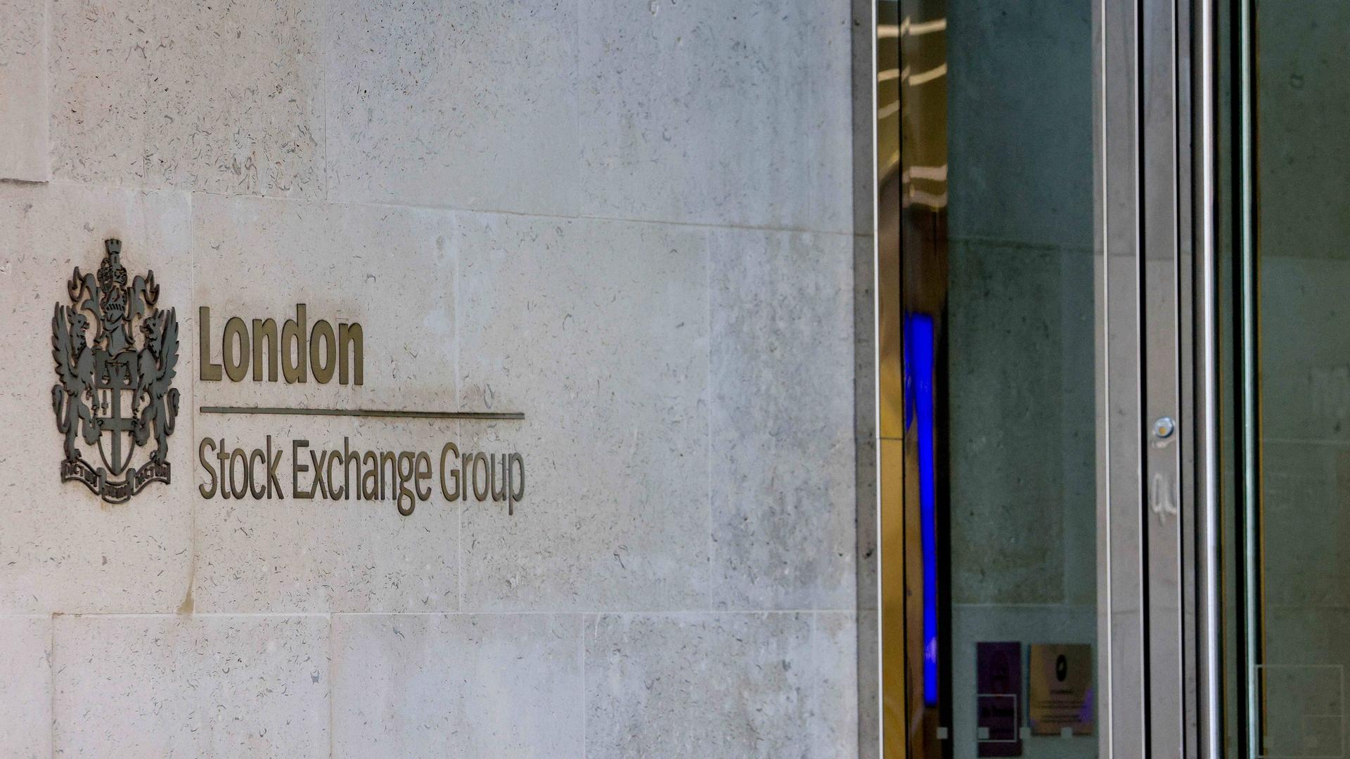 Das Eingangsportal der Stock Exchange Group in London Das Eingangsportal der Stock Exchange Group in London