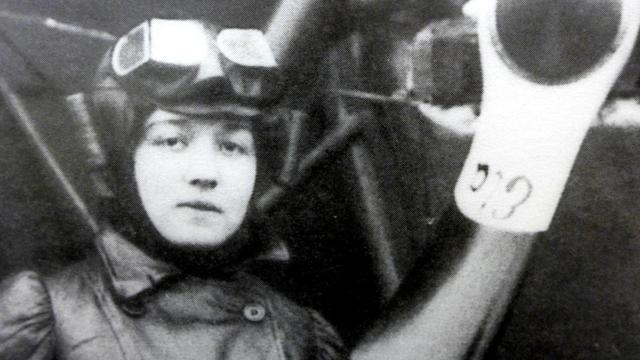 Foto von Melli Beese (1886-1925), Deutschlands erste Pilotin und Motorfliegerin, zu einer Ausstellung im Heimatmuseum Treptow, Berlin, 27.9.2018