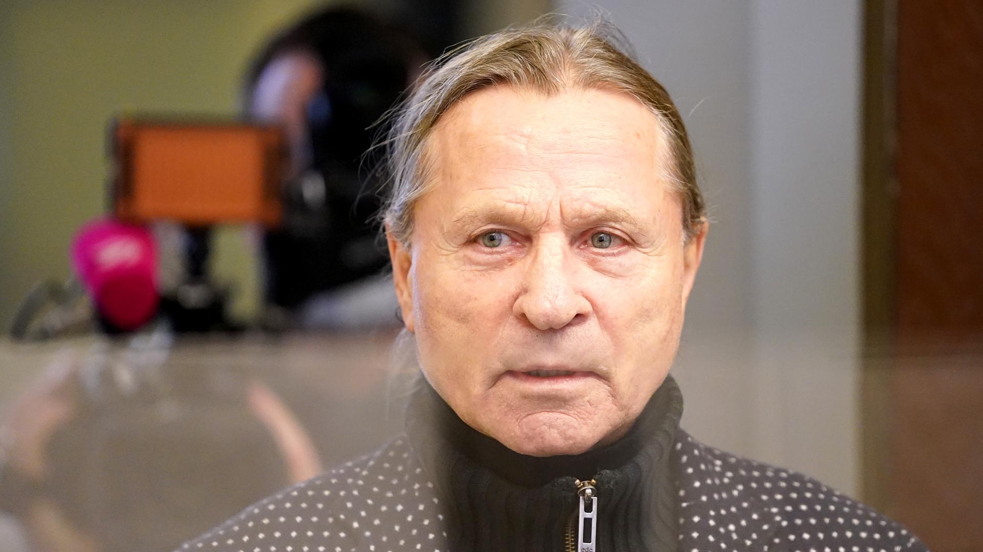 Die frühere Kiezgöße Klaus Barkowsky Anfang 2021 in einem Gerichtsgebäude in Hamburg.