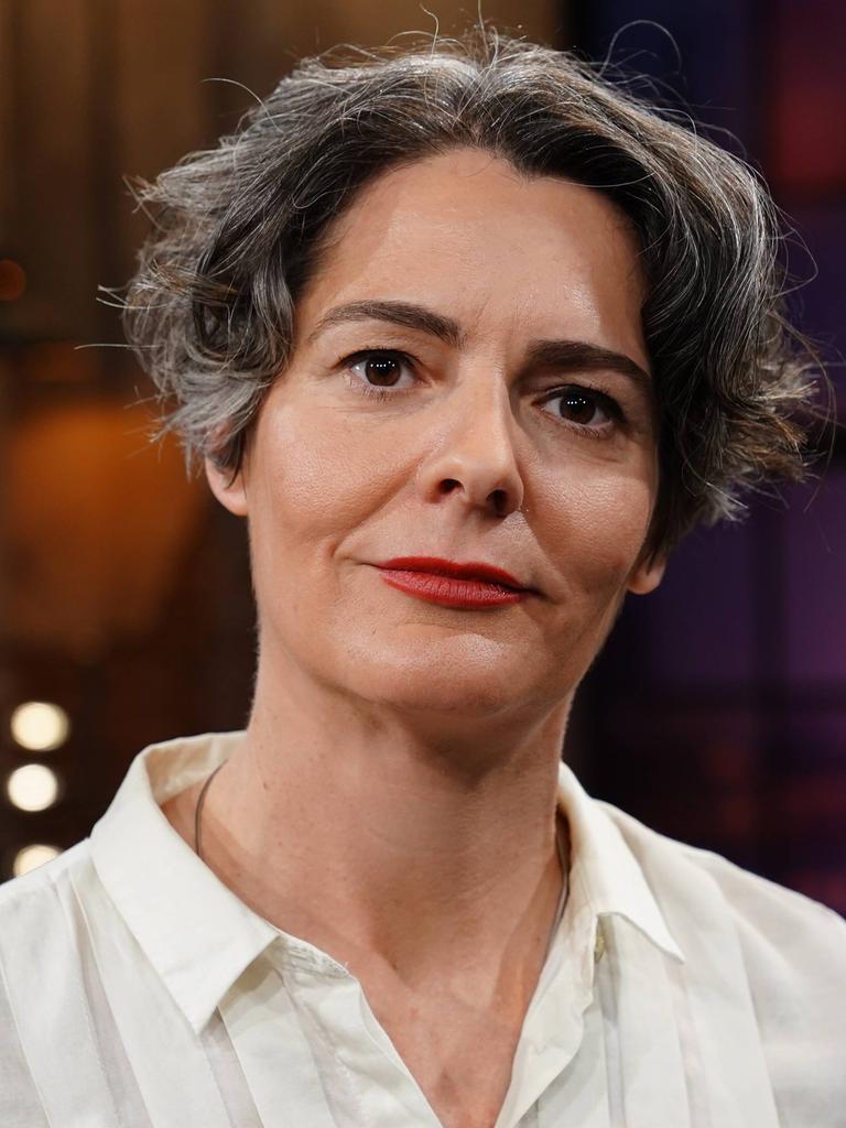 Brenda Strohmaier im Fernsehstudio