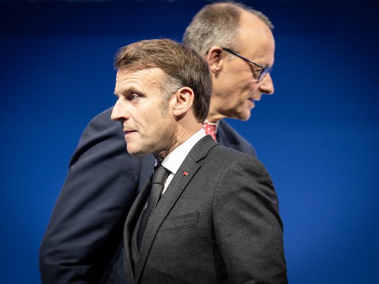 Bundeskanzler Friedrich Merz und der französische Staatspräsident Emmanuel Macron nach ihren Reden auf der Gipfelveranstaltung zur Europäischen Digitalen Souveränität 2025 in Berlin. Bundeskanzler Friedrich Merz und der französische Staatspräsident Emmanuel Macron nach ihren Reden auf der Gipfelveranstaltung zur Europäischen Digitalen Souveränität 2025 in Berlin.