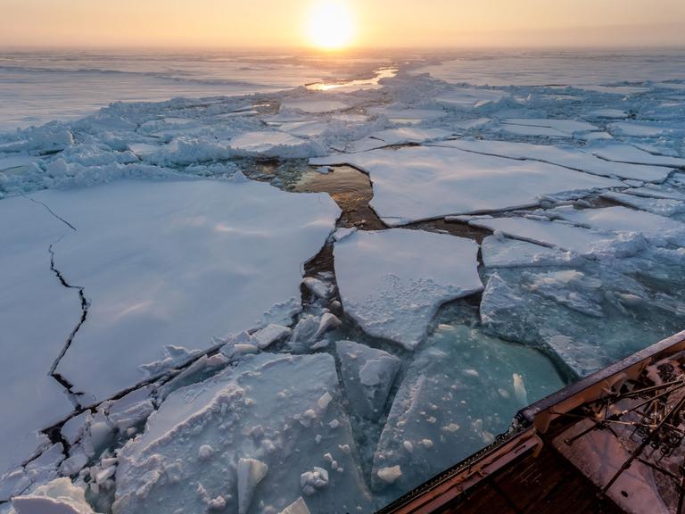 Das deutsche Forschungsschiff "Polarstern" bei ihrer Expedition im Nordpolarmeer. Jetzt wurde neue Forschungsergebniss präsentiert
