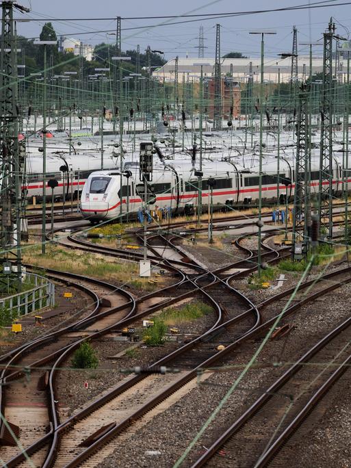 Ein Streik im aktuellen Tarifkonflikt zwischen der Gewerkschaft EVG und der Deutschen Bahn ist noch immer möglich. 