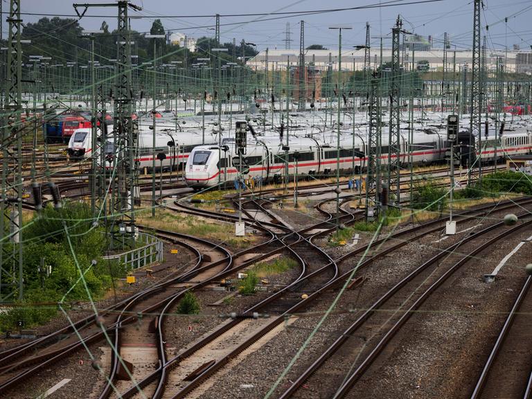 Ein Streik im aktuellen Tarifkonflikt zwischen der Gewerkschaft EVG und der Deutschen Bahn ist noch immer möglich. 