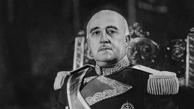 Schwarz-weiß-Aufnahme von Francisco Franco Bahamonde 