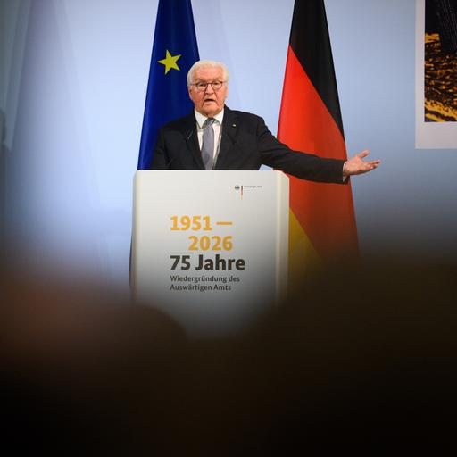 Bundespräsident Frank-Walter Steinmeier spricht bei der Jubiläumsveranstaltung "75 Jahre Wiedergründung des Auswärtigen Amtes" im Auswärtigen Amt. 