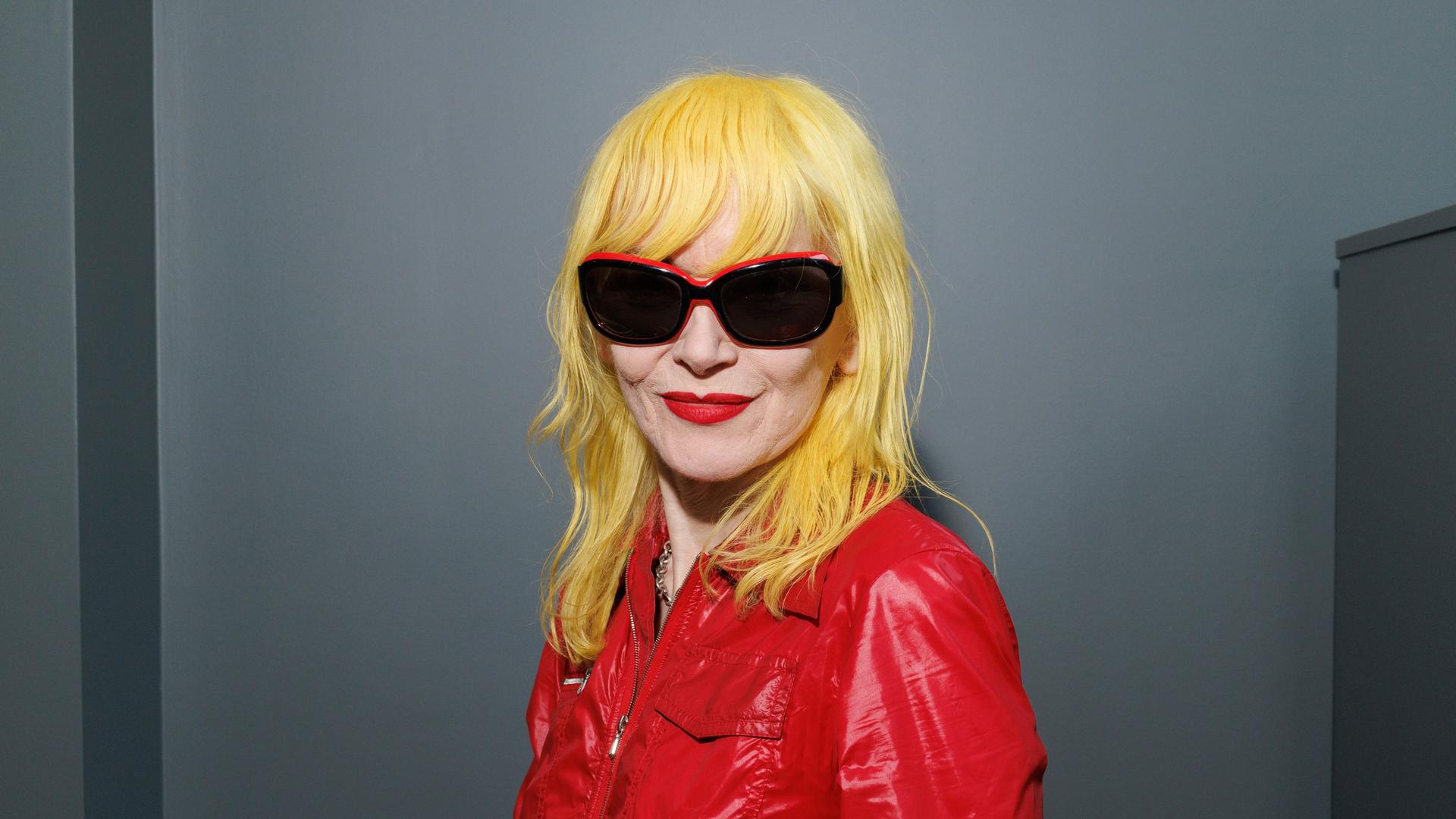 Pam Hogg besucht am Samstag, dem 28. September 2024, die Präsentation der Frühjahr-/Sommerkollektion 2025 von Vivienne Westwood in Paris.