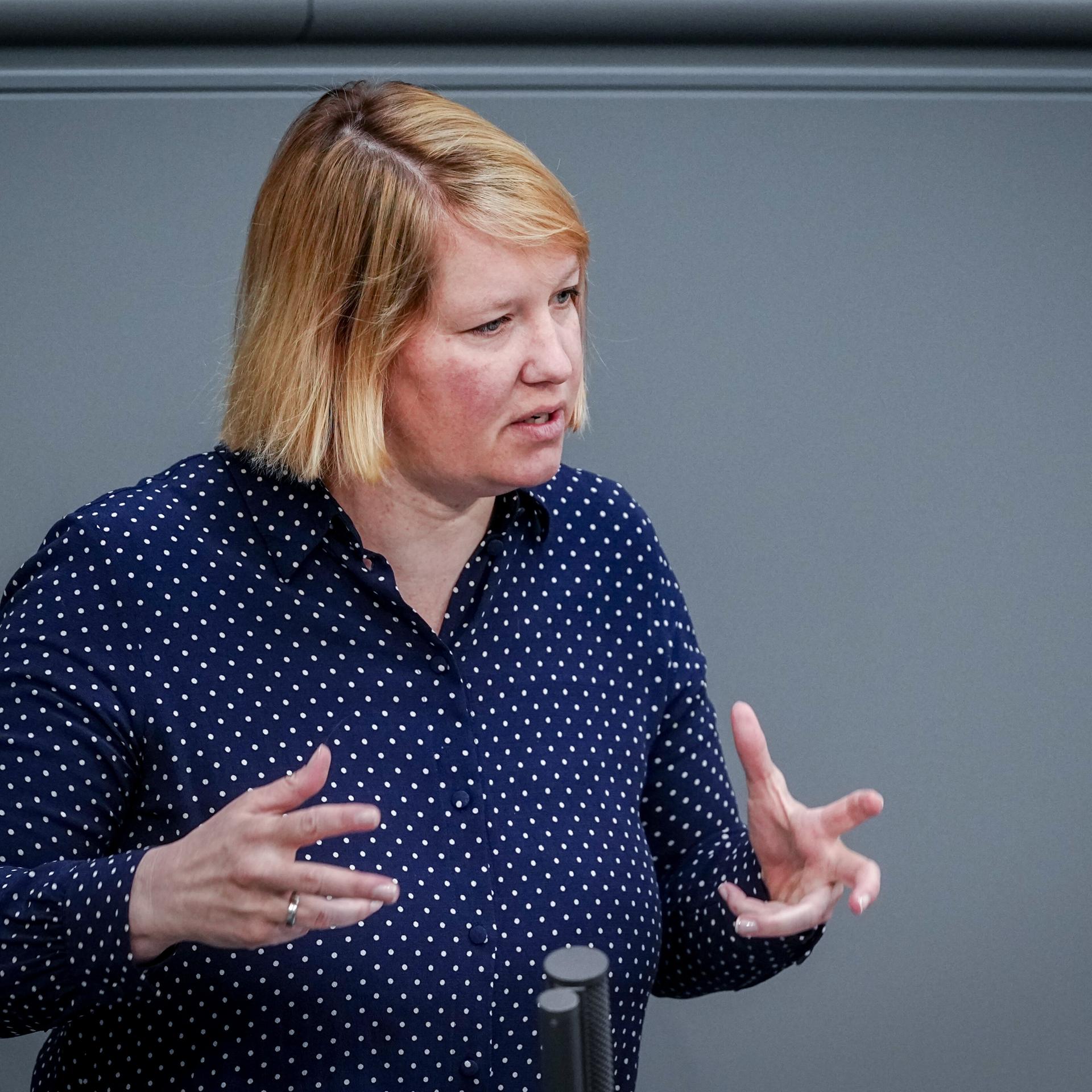 Hohe Kraftstoffpreise - Abgeordnete von Union und SPD verteidigen geplante Senkung der Mineralölsteuer