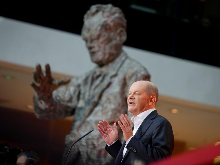 Bundeskanzler Olaf Scholz (SPD) spricht bei der sogenannten "Wahlsiegkonferenz" der SPD. Mit der Konferenz startet die SPD in den Wahlkampf zu den vorgezogenen Bundestagswahlen 2025.