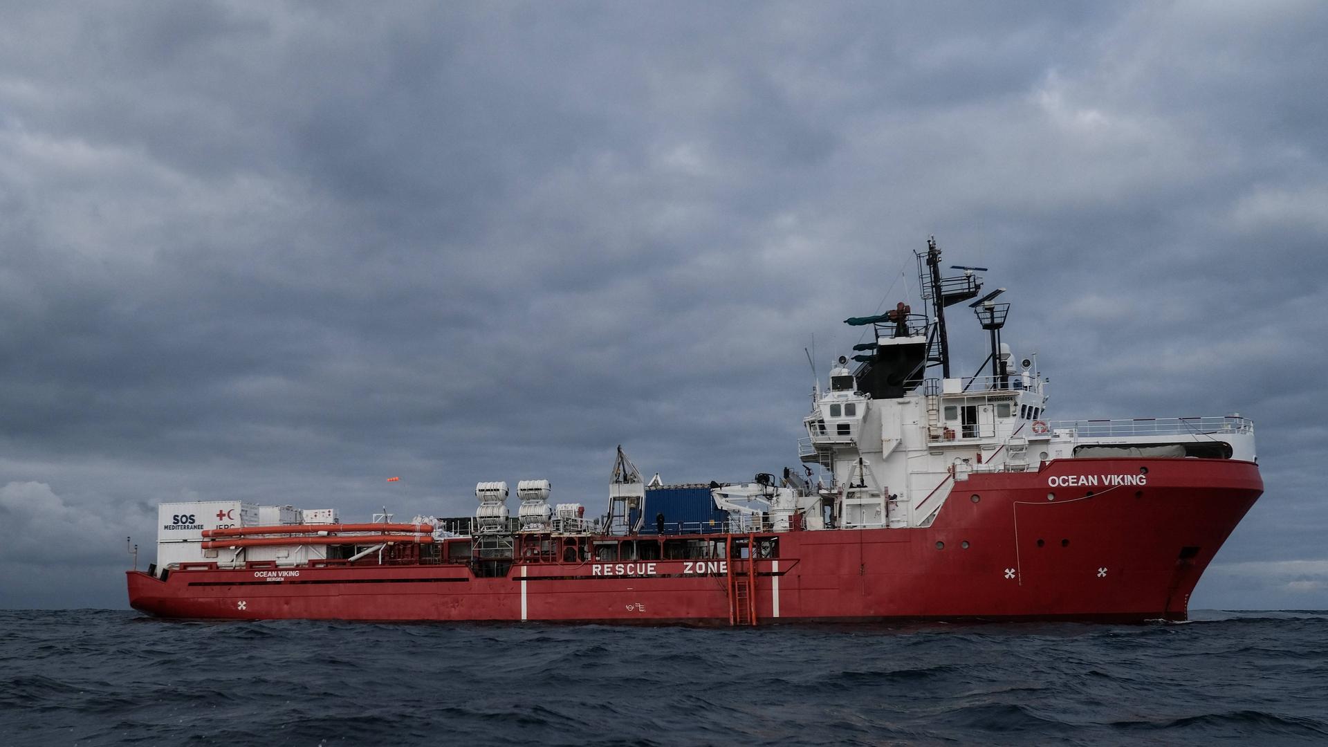 Das Rettungsschiff "Ocean Viking" der Organisation SOS Méditerranée im Mittelmeer.