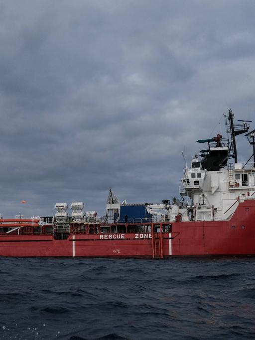 Das Rettungsschiff "Ocean Viking" der Organisation SOS Méditerranée im Mittelmeer.
