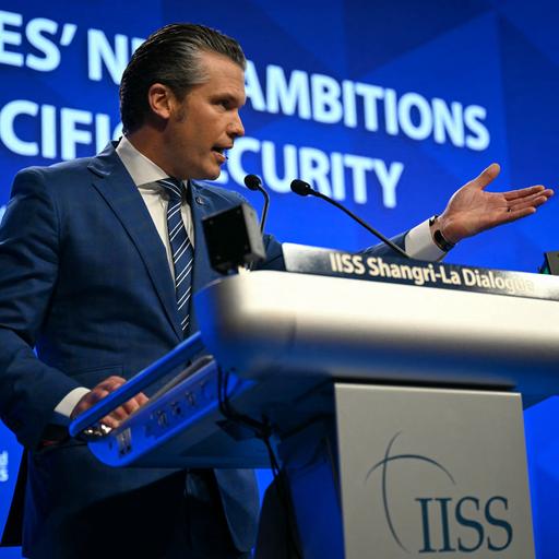 US-Verteidigungsminister Pete Hegseth spricht bei der Sicherheitskonferenz Shangri-La-Dialog in Singapur.