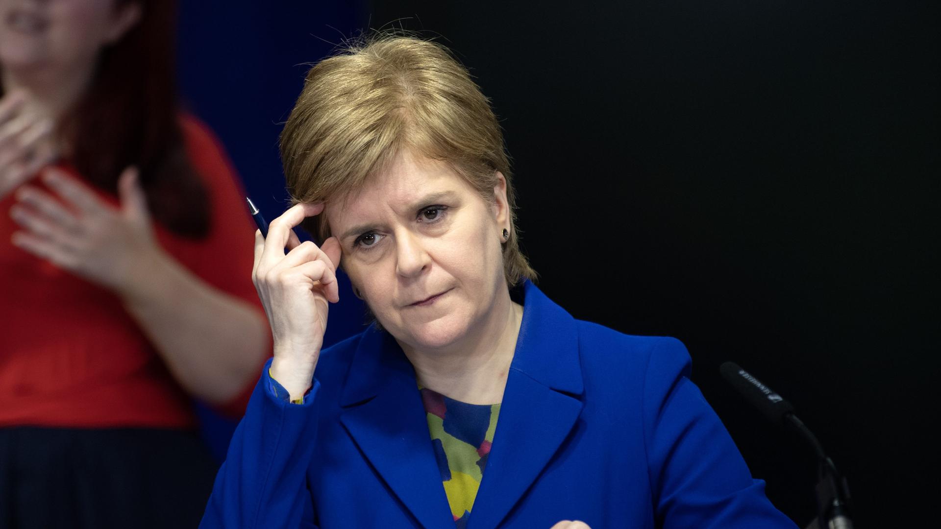 Eine Porträtaufnahme von Nicola Sturgeon. Eine Porträtaufnahme von Nicola Sturgeon.