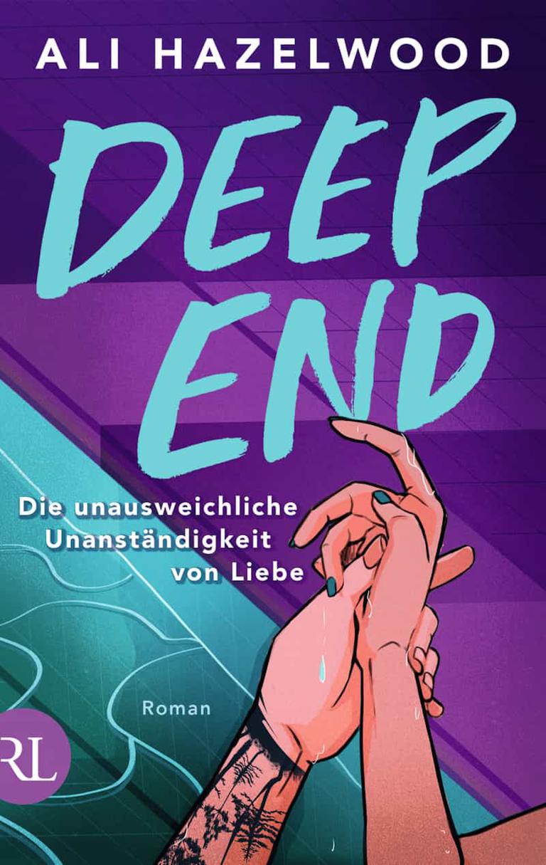 Das Cover von "Deep End" zeigt den Titel in großen heelblauen Buchstaben und darunter die Illustration zweier einander haltender Hände.