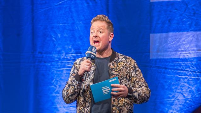 Aufzeichnung der Sendung "Zingsheim braucht Gesellschaft! Kabarett, Talk und Musik" mit Martin Zingsheim im Deutschlandfunk Kammermusiksaal am 30.10.2025.