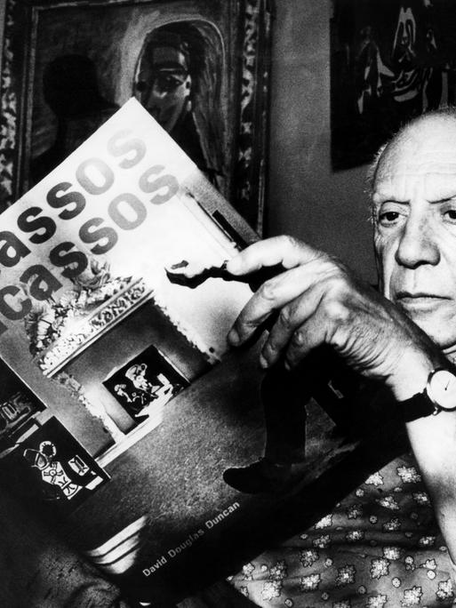 Pablo Picasso 1960 in seinem Haus an der französischen Riviera