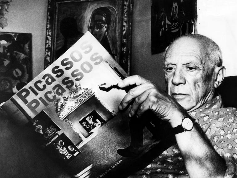 Pablo Picasso 1960 in seinem Haus an der französischen Riviera