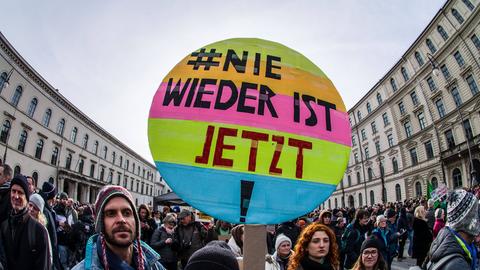 München, 21. Januar 2024: Über 100.000 Menschen protestieren gegen die Pläne von Rechten und Rechtsextremen, Menschen in großem Stil abzuschieben