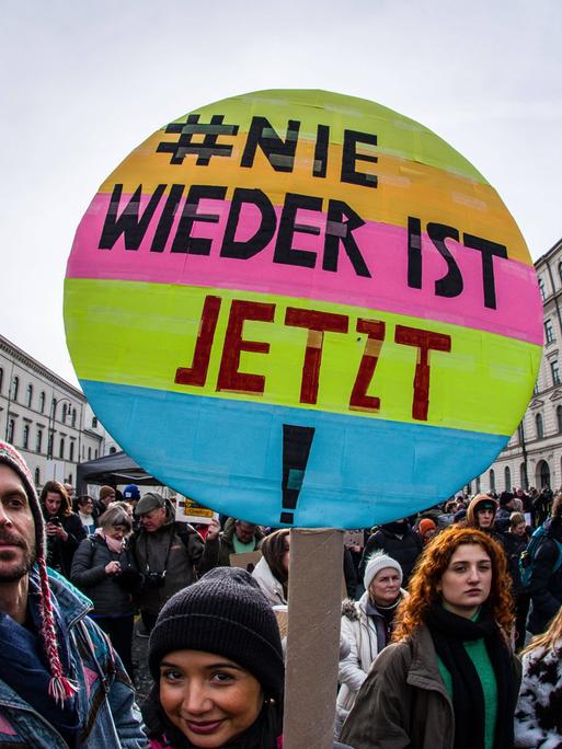 München, 21. Januar 2024: Über 100.000 Menschen protestieren gegen die Pläne von Rechten und Rechtsextremen, Menschen in großem Stil abzuschieben