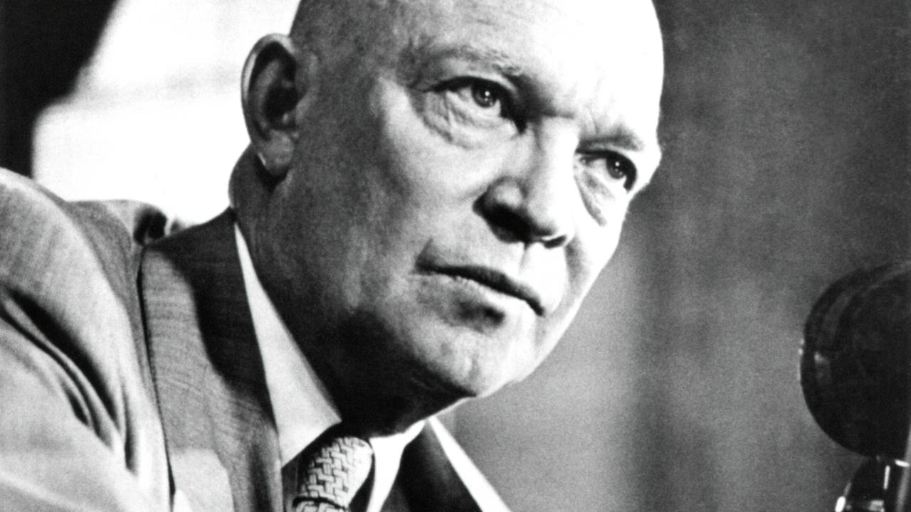 US-Präsident Dwight D. Eisenhower im Jahr 1956 in einer Schwarz-weiß-Aufnahme