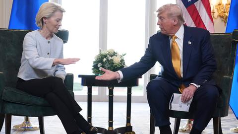 Ursula von der Leyen ist kurz davor, Donald Trump die Hand zu reichen.