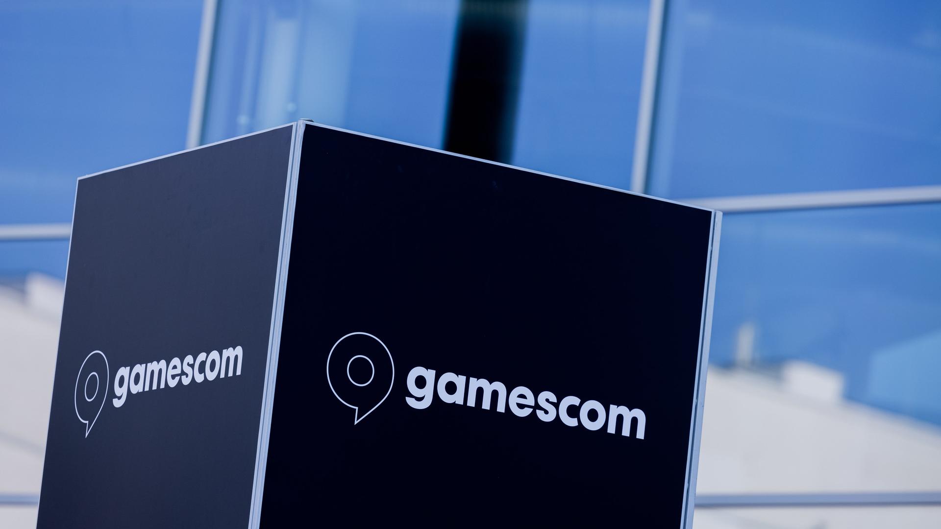 Köln: Ein Schriftzug der Gamescom prangt auf einem Schild an der Messe im Vorfeld der Gamescom.