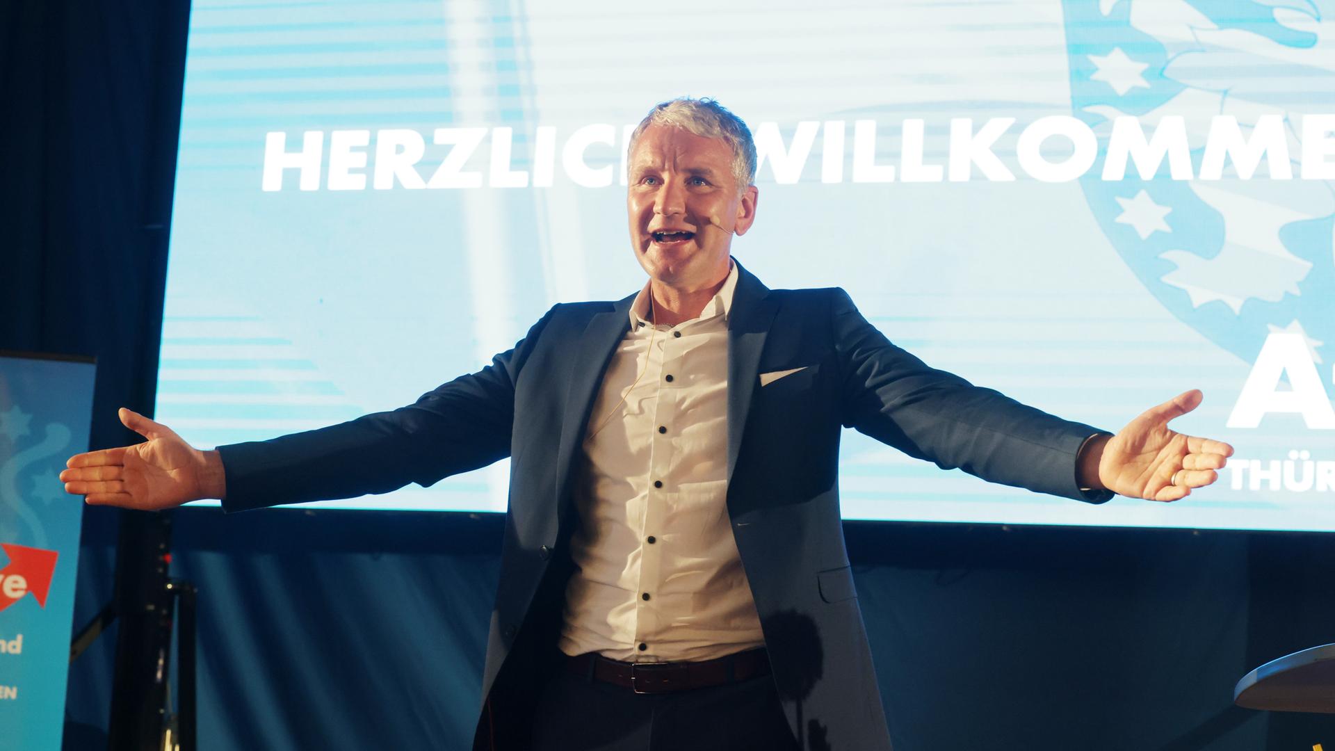 Björn Höcke, Vorsitzender der AfD in Thüringen, spricht beim Landesparteitag der AfD Thüringen. Björn Höcke, Vorsitzender der AfD in Thüringen, spricht beim Landesparteitag der AfD Thüringen.