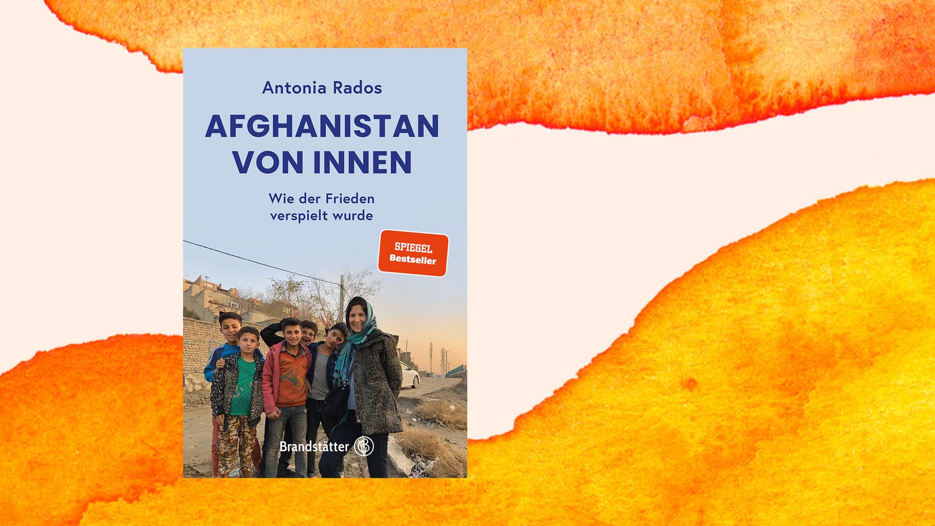 Cover des Buches "Afghanistan von innen" von Antonia Rados vor orangenem Hintergrund.