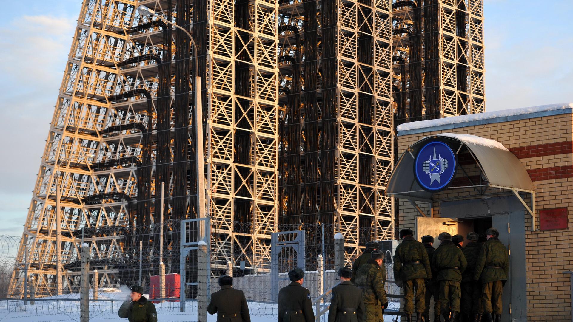 Die russische Radarstation Voronezh in Lekhtusi.